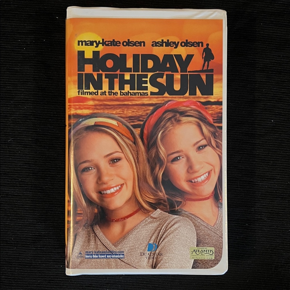 VINTAGE VHS Mary-Kate & Ashley Olson Holiday in the Sun Y2K *UNTESTED*